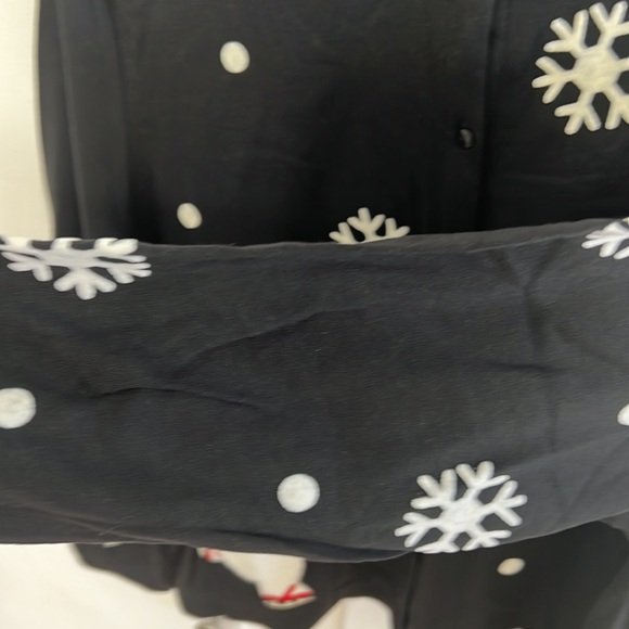 Skating Polar Bear Cotton Button Top - Picture 5 of 5